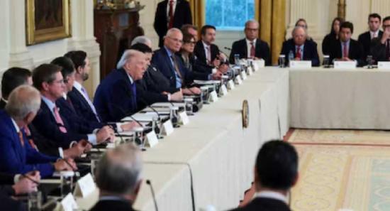 ට්‍රම්ප් සහ තෙල් සමාගම් අතර විශේෂ හමුවක්